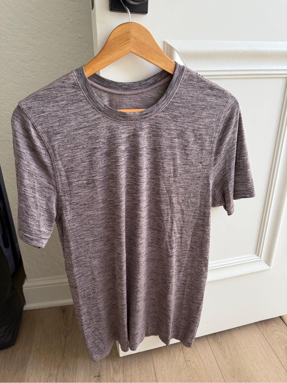 Men’s Lululemon sport t shirt